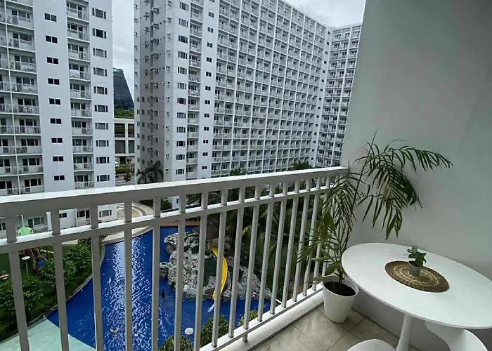 The Shore Club Apartment Manila